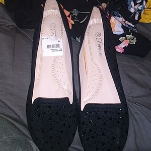 Super cute black flats